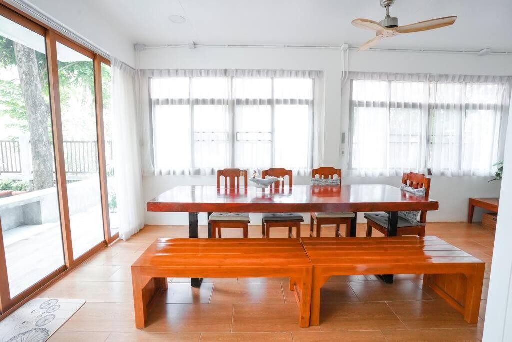 Whales Come To The River - Riverside - 3 Rooms On 2Nd Floor Ban Bang Phli Nua المظهر الخارجي الصورة