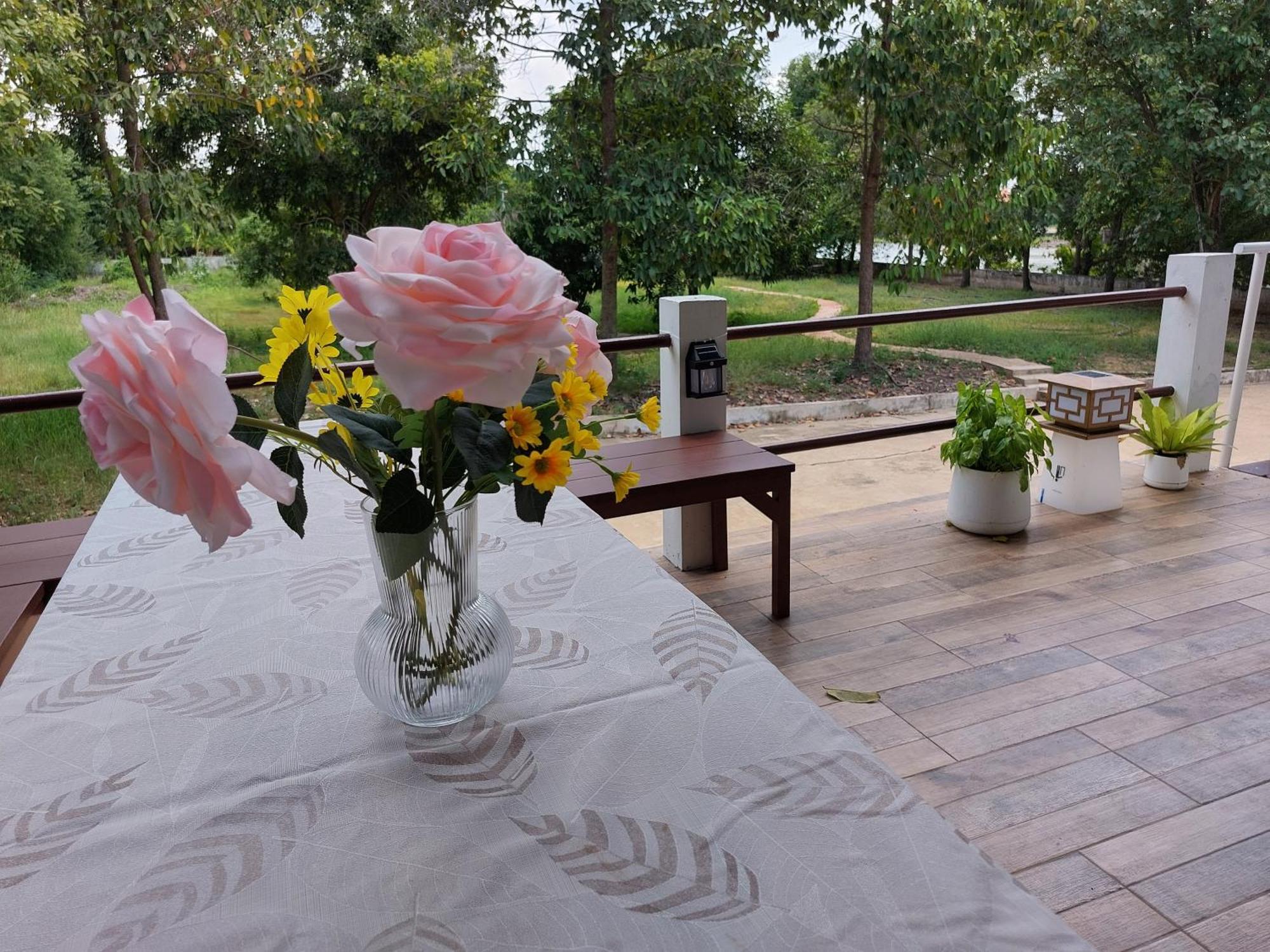 Whales Come To The River - Riverside - 3 Rooms On 2Nd Floor Ban Bang Phli Nua المظهر الخارجي الصورة