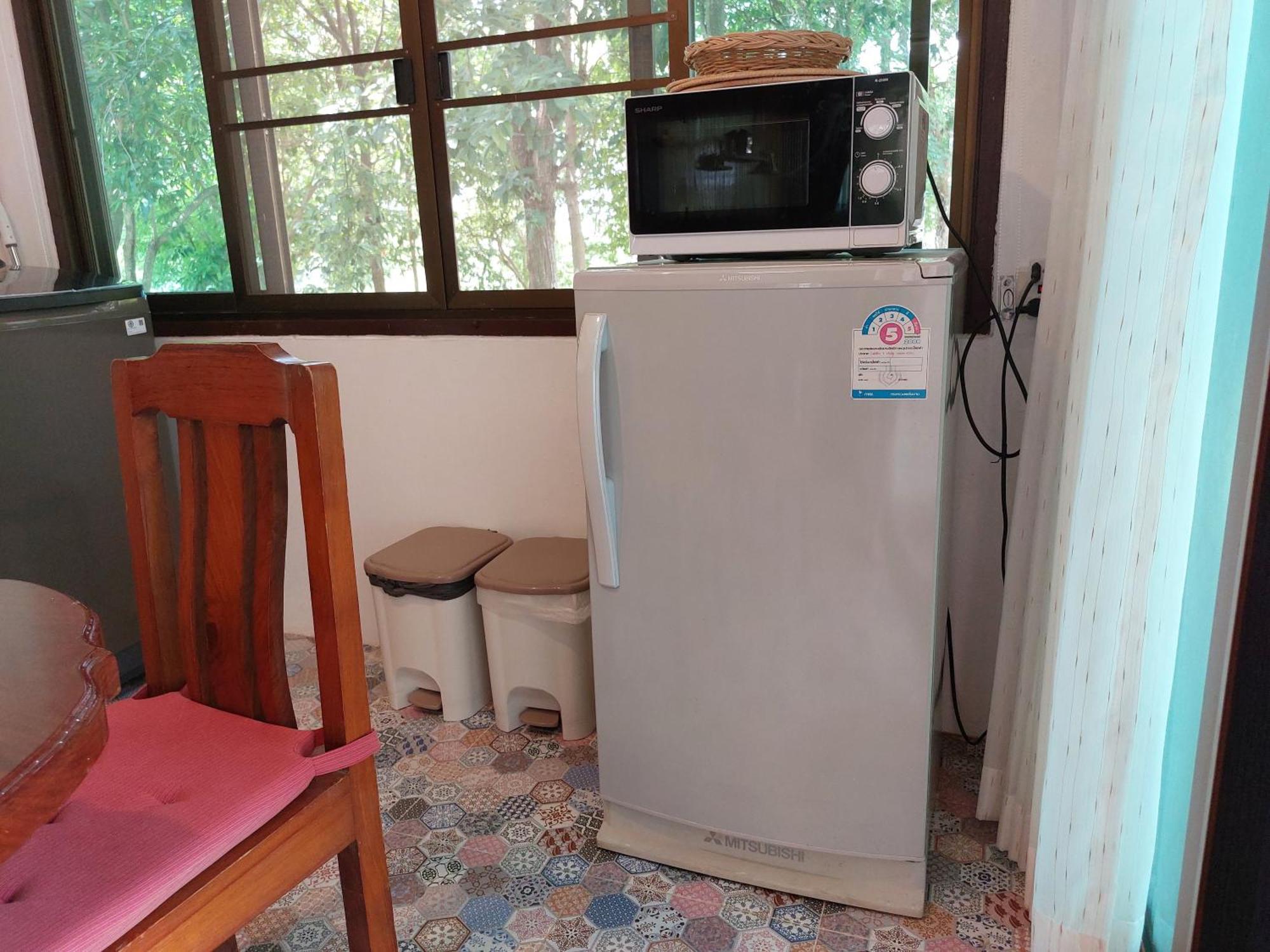Whales Come To The River - Riverside - 3 Rooms On 2Nd Floor Ban Bang Phli Nua المظهر الخارجي الصورة