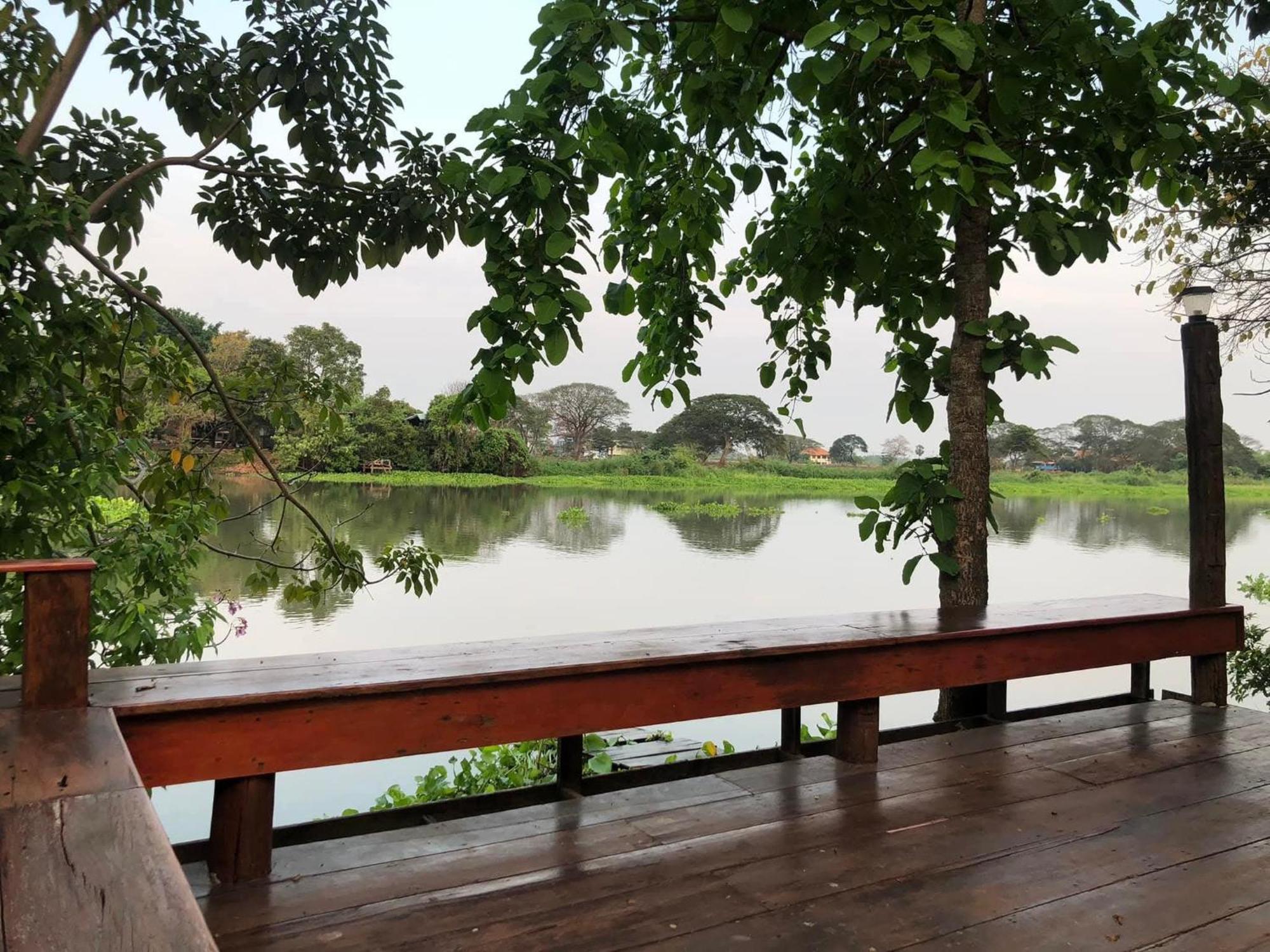 Whales Come To The River - Riverside - 3 Rooms On 2Nd Floor Ban Bang Phli Nua المظهر الخارجي الصورة